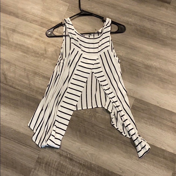 Black and white striped tank top - Picture 2 of 3